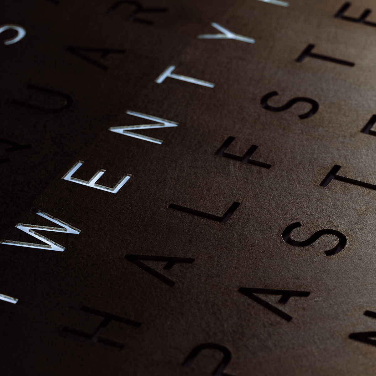 QLOCKTWO LG4RT QLOCKTWO EARTH 90 Creator's Edition Rust