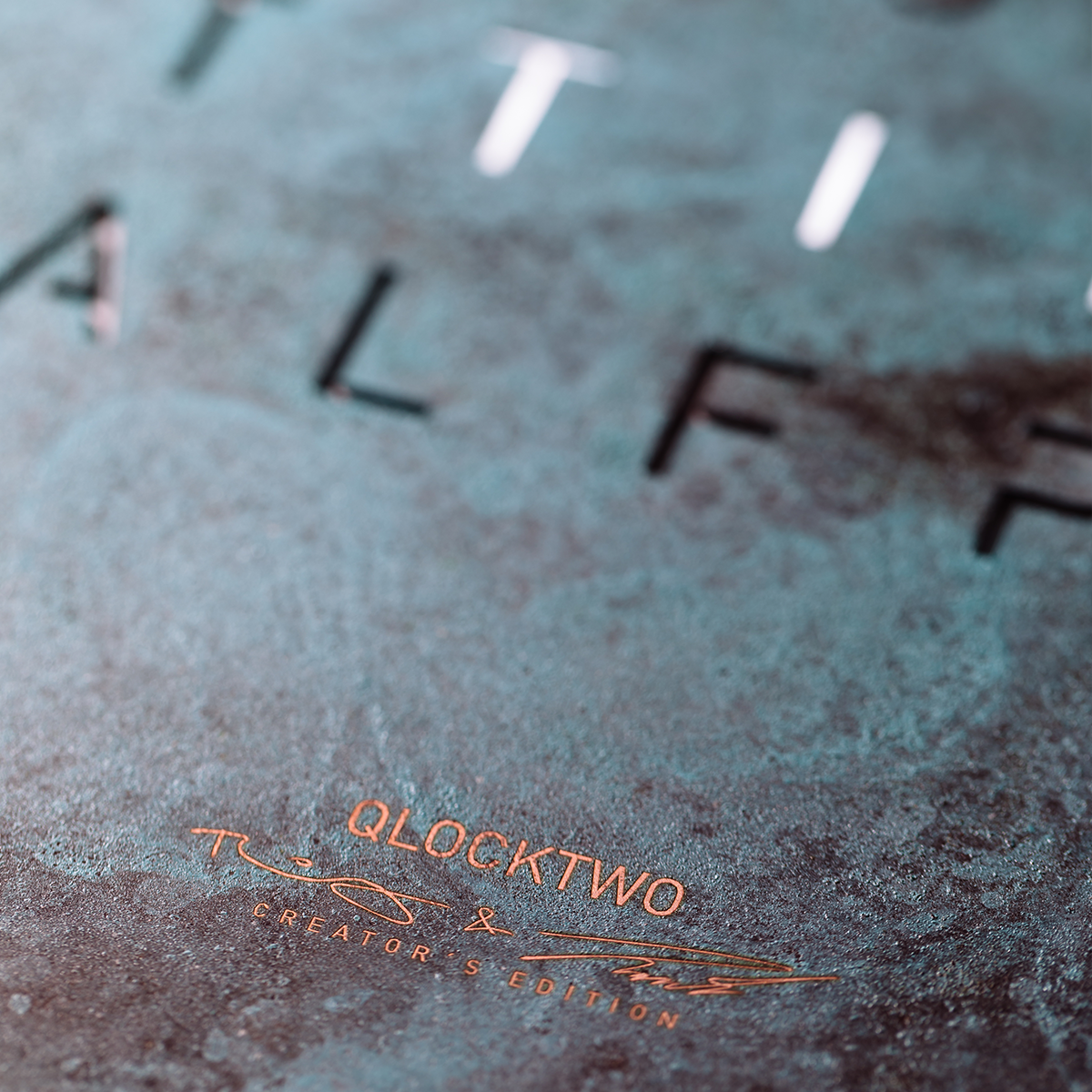 QLOCKTWO FCVICO QLOCKTWO Earth 45 Frontcover Vintage Copper