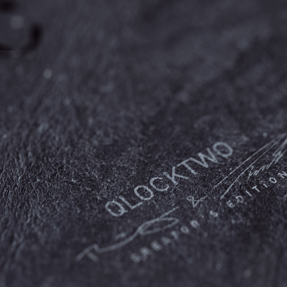QLOCKTWO FCMM QLOCKTWO Earth 45 Frontcover Metamorphite